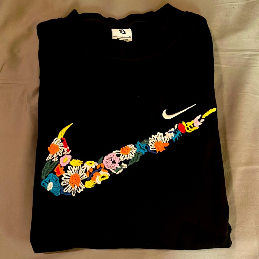 Floral Swoosh Sweater - Black - Large